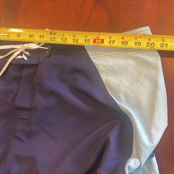 27001 SUNDEK Printed Swim Trunks Size: 40 board - Picture 3 of 12